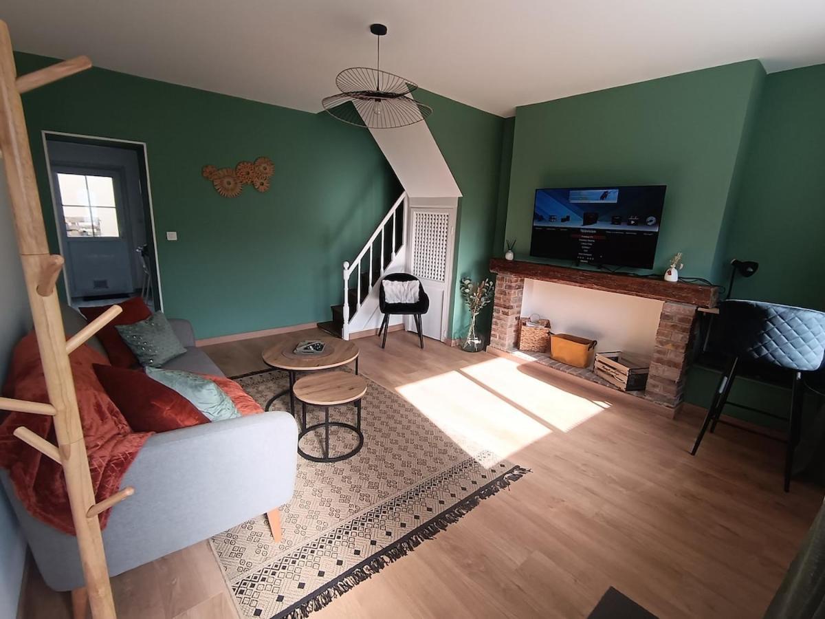L'ondine, Single-family